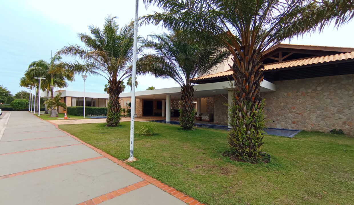 WhatsApp Image 2025-09-22 at 15.54.58 (1)